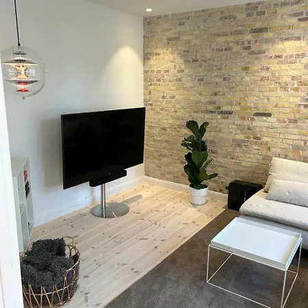 Lejlighed Med Solrig Altan *